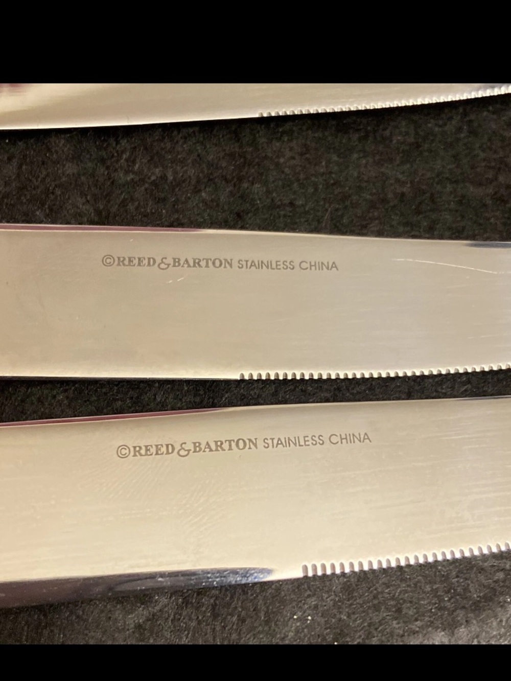 Reed & Barton Logo Stainless Lot of 4 Flatware Knives Set 9.5 Length. - Picture 5 of 11